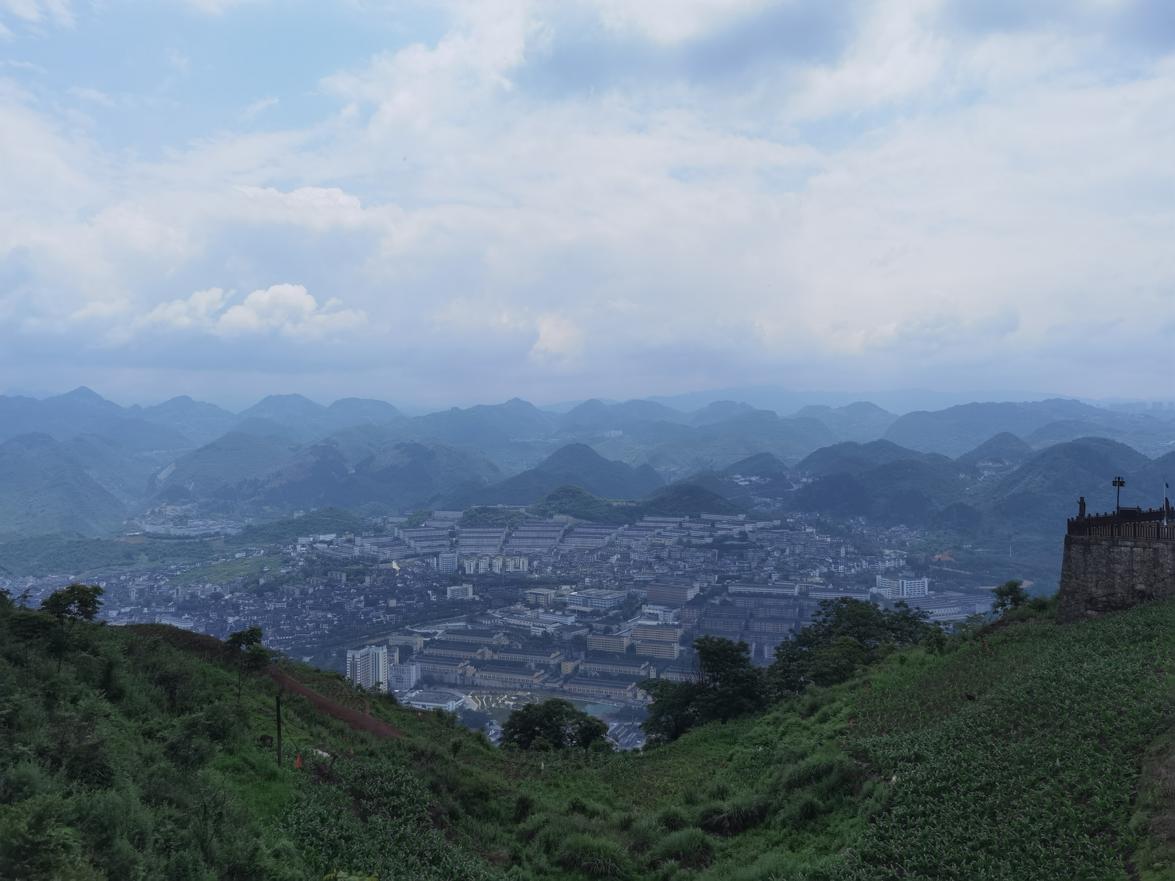 坤源酒業(yè)緻力于釀造綠(lǜ)色健康美(měi)酒